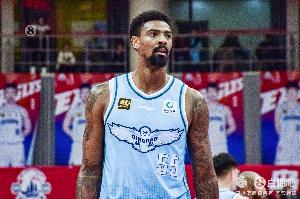 都铁!米奇12中4&三分4中0得13分9板 鲍威尔17中5&三分8中2得15分